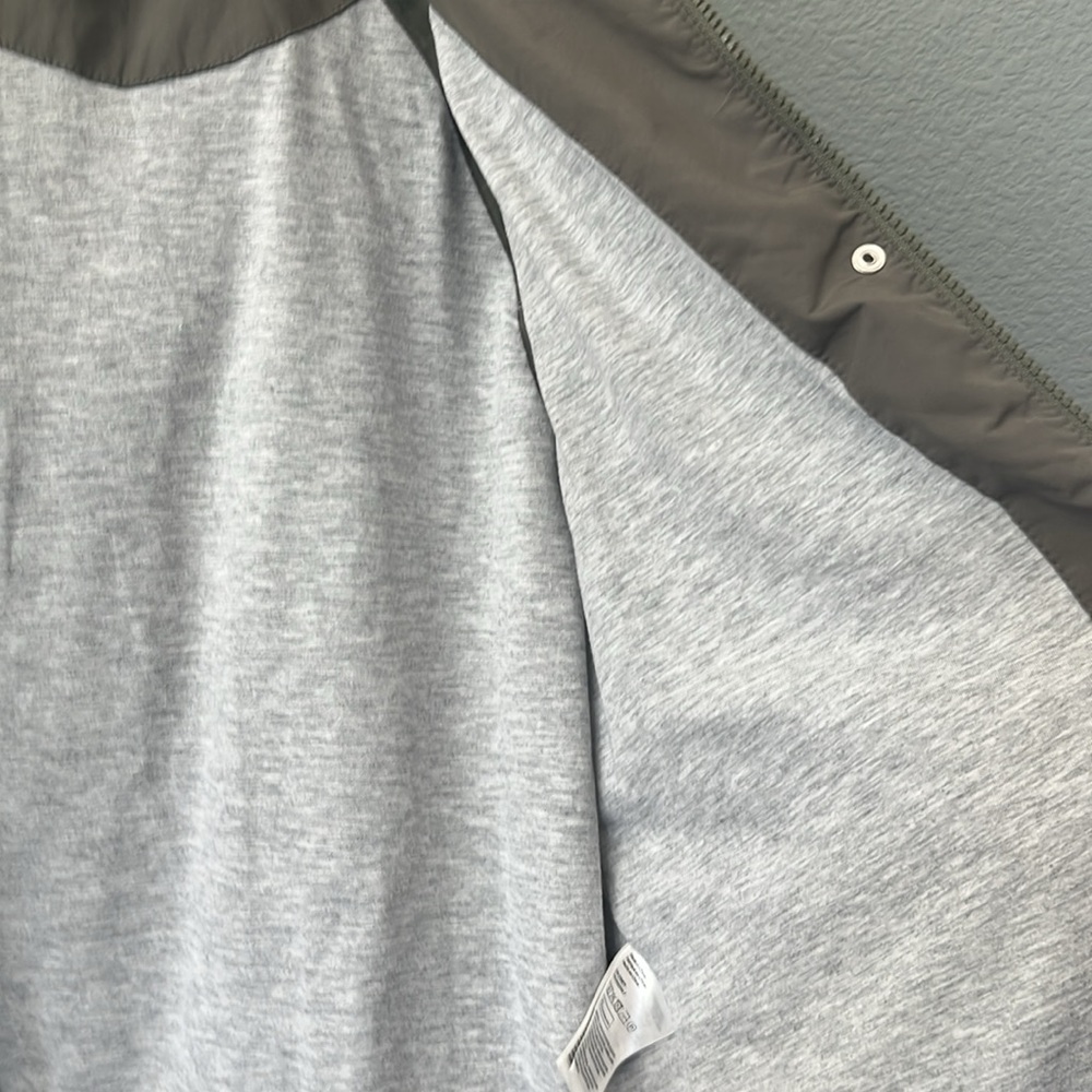 H&M Divided EUC women’s sz 8 windbreaker jacket, light army green, zippe… - Picture 7 of 8